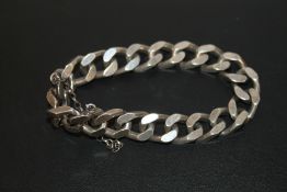 A CHUNKY SILVER BRACELET - APPROX 58 G