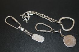 A SELECTION OF SILVER KEYRINGS - APPROX 49.5G