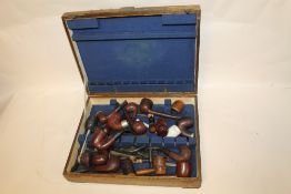 A LARGE QUANTITY OF VINTAGE SMOKING PIPES TO INCLUDE EXAMPLES BY HARDCASTLES, STONEHAVEN, PETERSONS,