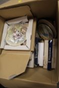 A QUANTITY OF COLLECTORS PLATES, TO INCLUDE ROYAL DOULTON AND ROYAL WORCESTER EXAMPLES