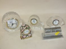 THREE SMALL CRYSTAL MANTEL CLOCKS, TO INCLUDE TYRONE CRYSTAL AND GALWAY CRYSTAL, TOGETHER WITH AN