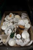 A TRAY OF COMMEMORATIVE CERAMICS TO INCLUDE A ROYAL DOULTON STONEWARE CUP, AYNSLEY ETC.