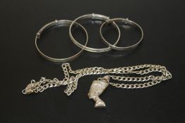 A NEFERTITI NECKLACE TOGETHER WITH SILVER CHRISTENING BANGLES - OVERALL APPROX 34.8 G