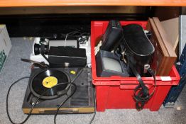 A BOX OF VINTAGE COLLECTABLES TO INCLUDE PAIR OF CASED TECNAR BINOCULARS, SMALL RECORD PLAYER, VIDEO
