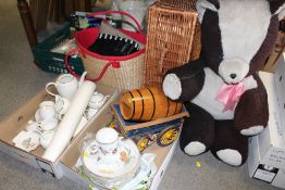 TWO TRAYS OF ASSORTED CERAMICS TO INCLUDE ROYAL WORCESTER EVESHAM AND WEDGWOOD EXAMPLES, TOGETHER