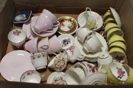 A LARGE BOX OF ASSORTED CHINA TO INCLUDE MAYFAIR, ROYAL ALBERT AND WEDGWOOD