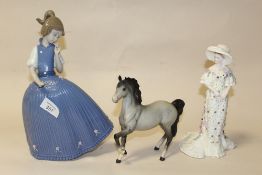 A LARGE LLADRO FIGURE OF A LADY SMELLING FLOWERS, H 28 CM, TOGETHER WITH A COALPORT 'THE LOVELY LADY