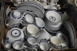 A TRAY OF ALFRED MEAKIN TEA AND DINNERWARE (TRAYS NOT INCLUDED)