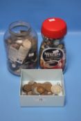 A TUB OF ASSORTED COINS AND MEDALS TOGETHER WITH A QUANTITY OF BUTTONS, COLLECTORS CARDS ETC