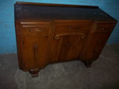 A 1930S OAK SIDEBOARD / DRESSER