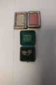 TWO HALLMARKED SILVER MINIATURE PICTURE FRAMES TOGETHER WITH A BROOCH