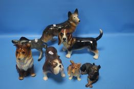 A SELECTION OF 7 CERAMIC ANIMALS MAINLY DOGS TO INCLUDE MELBA WARE,