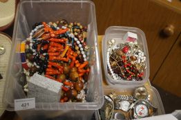 A COLLECTION OF ASSORTED COSTUME JEWELLERY, TO INCLUDE WRIST WATCHES