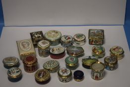 A COLLECTION OF MAINLY HALCYON DAYS TRINKET BOXES