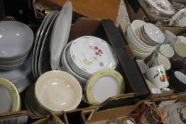 TWO TRAYS OF ASSORTED CERAMICS TO INCLUDE ORIENTAL STYLE BOWLS (TRAYS NOT INCLUDED)