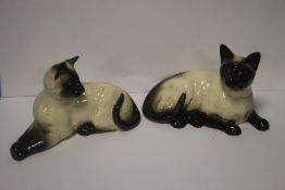 A PAIR OF BESWICK SIAMESE CAT FIGURES