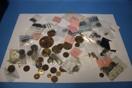 A COLLECTION OF BRITISH AND WORLD COINS AND A GROUP OF FAO BRONZE MEDALLIONS, to include two New