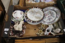 A TRAY OF CERAMICS TO INCLUDE ORIENTAL STYLE PLATES (TRAY NOT INCLUDED)