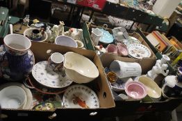 FOUR TRAYS OF ASSORTED CERAMICS TO INCLUDE CONTINENTAL STYLE FIGURES (TRAYS NOT INCLUDED)