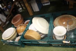 A QUANTITY OF KITCHENALIA, POTS ETC.