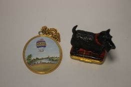A HALCYON DAYS SCOTTISH TERRIER TRINKET BOX, AND A HALCYON DAYS PLAQUE
