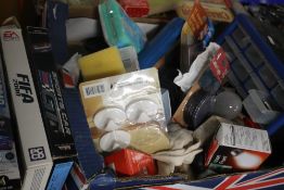 A BOX OF ASSORTED SUNDRIES TO INCLUDE PC GAMES AND HOUSEHOLD ITEMS