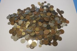 A LARGE TUB OF BRITISH AND FOREIGN COINS