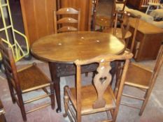 AN ANTIQUE OVAL OAK DINING TABLE AND FOUR CHAIRS