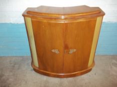 A VINTAGE HOME COCKTAIL BAR WITH OPEN OUT TOP