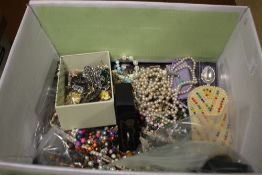 A BOX OF ASSORTED COSTUME JEWELLERY