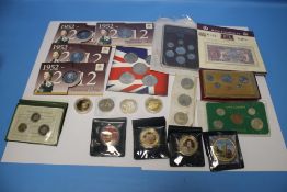 A COLLECTION OF MAINLY MODERN COMMEMORATIVE COINS, to include coloured issues, an Armenia 1994