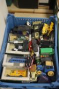 A SMALL TRAY OF COLLECTABLE DIECAST VEHICLES