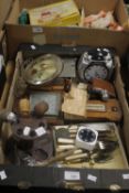 A TRAY OF COLLECTABLES TO INCLUDE A BAROMETER, PIPES ETC (TRAY NOT INCLUDED)