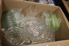 A BOX OF ASSORTED GLASSWARE