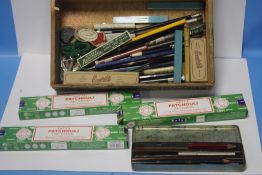 A BOX OF COLLECTABLES TO INCLUDE PENS TO INCLUDE A PARKER, EVERITE PENCILS ETC