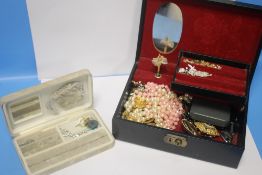 A QUANTITY OF COSTUME JEWELLERY