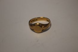 A 18 CT GOLD GENTS SIGNET RING APPROX 4.52 GRAM