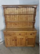 A SOLID PINE WELSH DRESSER, 138 CM WIDE