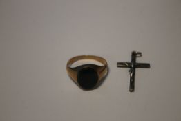 A 9 CT GOLD SIGNET RING SET WITH A GREEN BLOOD STONE ALONG WITH A SMALL SILVER CRUCIFIX