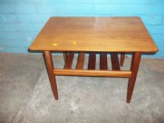 A SMALL TEAK RETRO COFFEE TABLE WITH STRETCHER SHELF