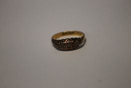 AN ANTIQUE 18 CT GOLD 5 STONE DIAMOND RING WITH CHESTER HALLMARKS