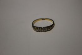 A 18 CT GOLD LADIES FIVE STONE RING APPROX 1.89 GRAM