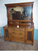 AN EDWARDIAN MAHOGANY CHIFFONIER / SIDEBOARD