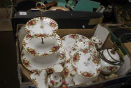 A TRAY OF ROYAL ALBERT OLD COUNTRY ROSES (TRAYS NOT INCLUDED)