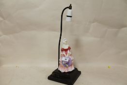 A POSSIBLY ROYAL DOULTON FIGURINE MOUNTED ON A TABLE LAMP