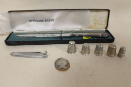 A SMALL COLLECTION OF THIMBLES ETC. TO INCLUDE SOME EXAMPLES TOGETHER WITH A SILVER HANDLED LETTER