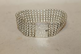 A SILVER BRACELET - APPROX 44.6 G