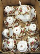 A SIX PERSON ROYAL ALBERT OLD COUNTRY ROSES CHINA TEA SET