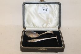 A CASED SILVER BABY CHRISTENING SET, APPROX WEIGHT 34.6 G