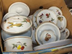 A BOX OF ROYAL WORCESTER EVESHAM DINNERWARE